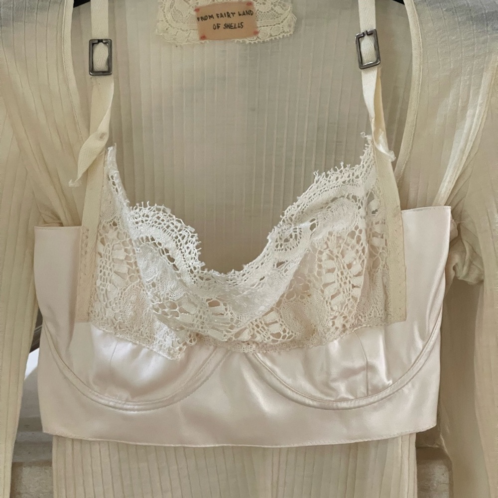 Cream long sleeve Lace knit bra style Top - Picture 3 of 12
